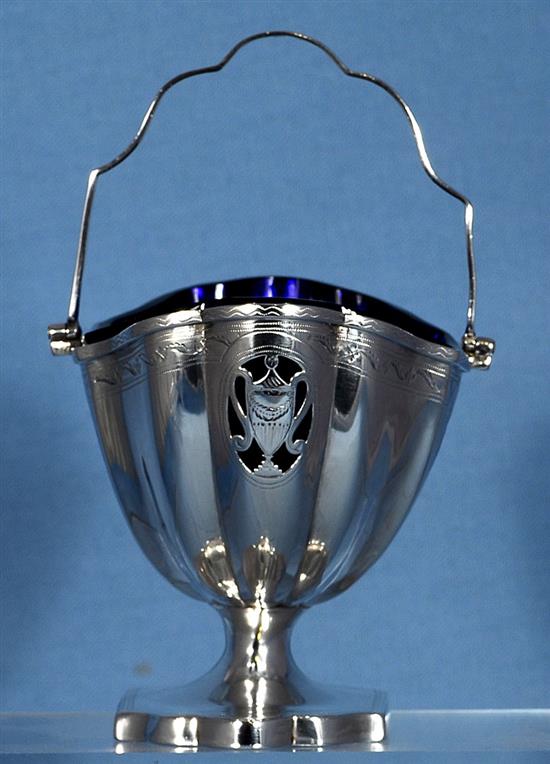 A George IV silver swing handled sugar basket, height 170mm, weight 7.6oz/238grms.